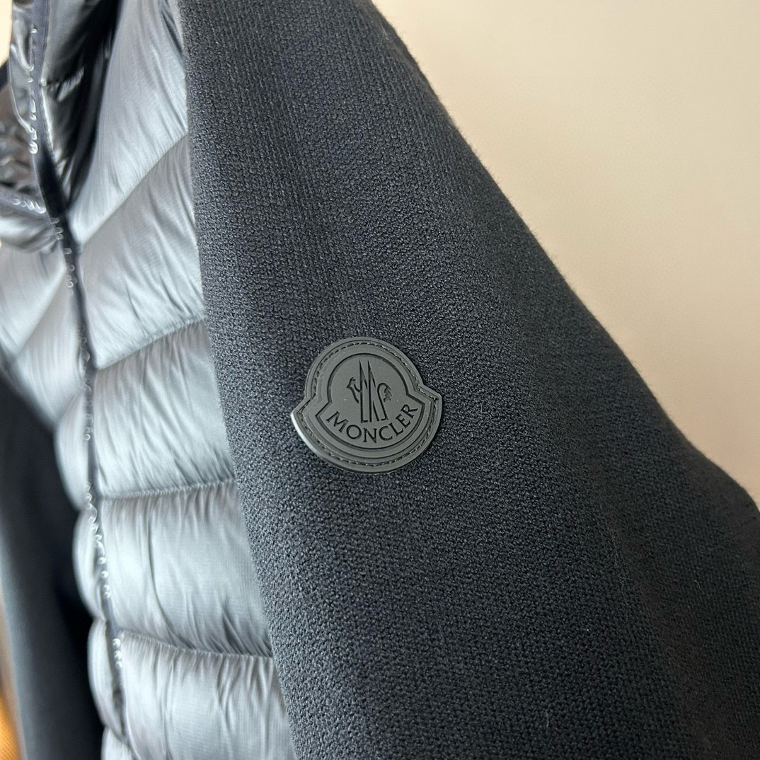モンクレール「Moncler」ミドル丈フード付きダウンジャケット
