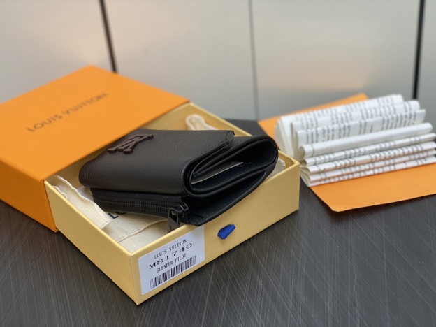 ルイ・ヴィトン「Louis Vuitton」ポルトフォイユ･パイロット