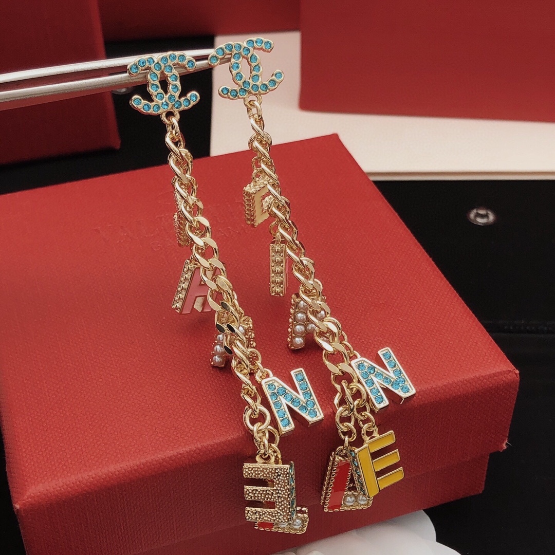 シャネル「Chanel」 マルチカラー フリンジ ピアス