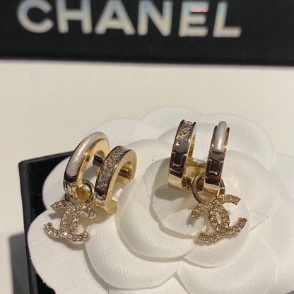 シャネル「Chanel」マザーオブパール ダブルC ダイヤモンド ピアス