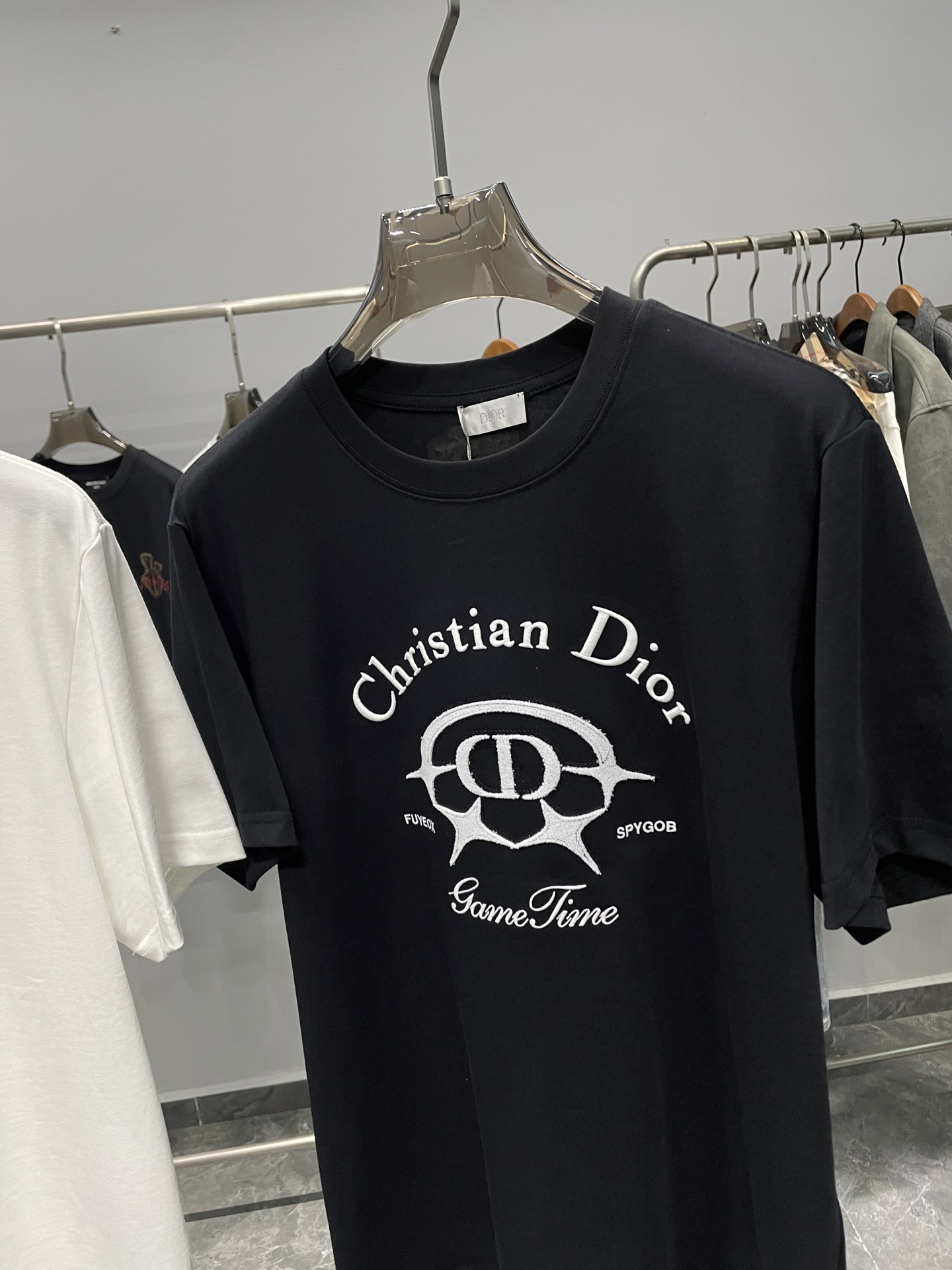 ディオール「Dior」CDロゴ立体刺繍半袖Tシャツ
