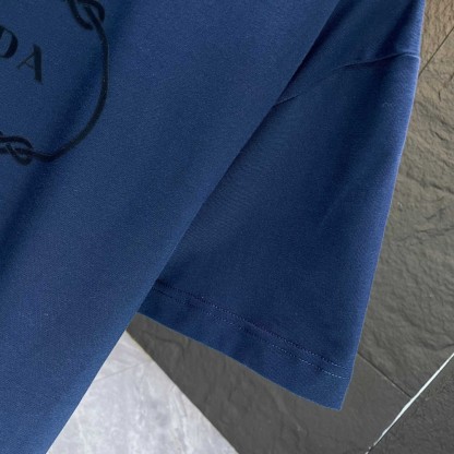 プラダ「Prada」2025春夏 ヘビーウェイトコットン ロゴ植毛半袖Tシャツ