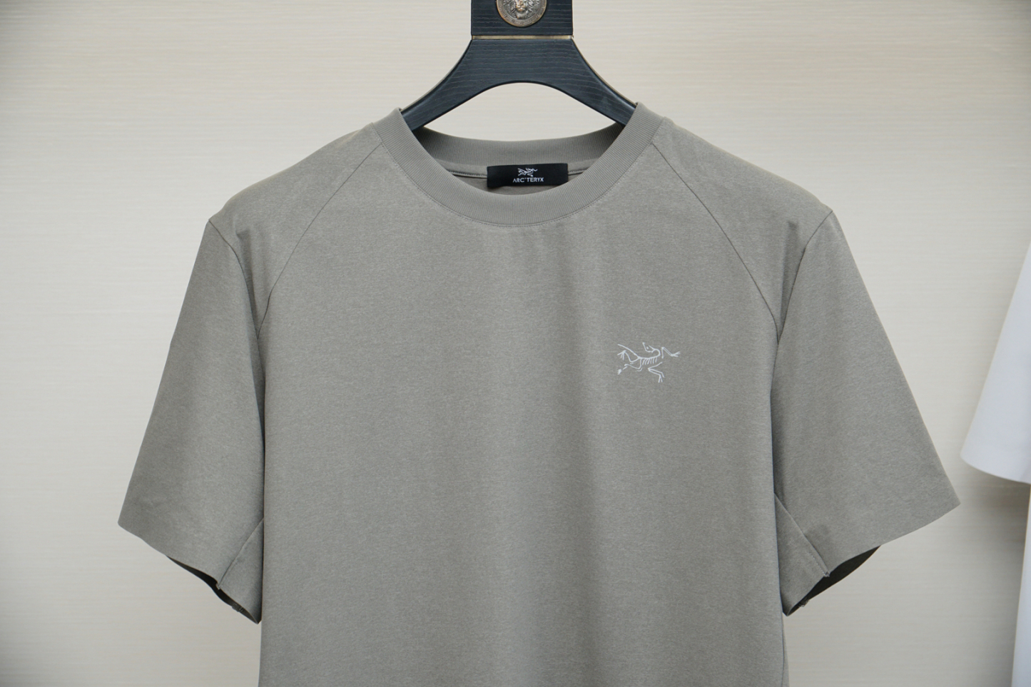 アークテリクス「ARC'TERYX」2025春夏 プレミアムコットン ロゴ刺繍半袖Tシャツ