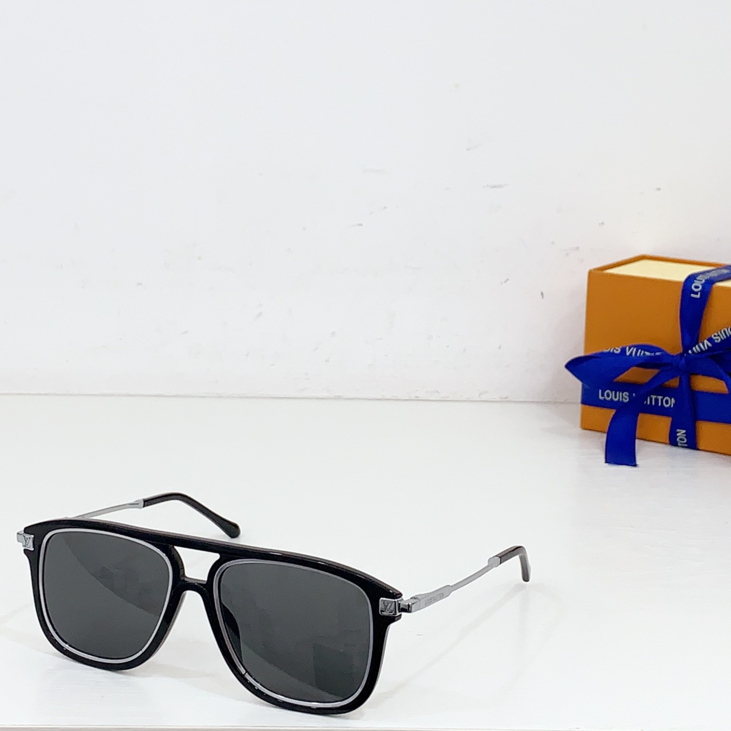 ルイ・ヴィトン「Louis Vuitton」 LEGACY ROUND サングラス