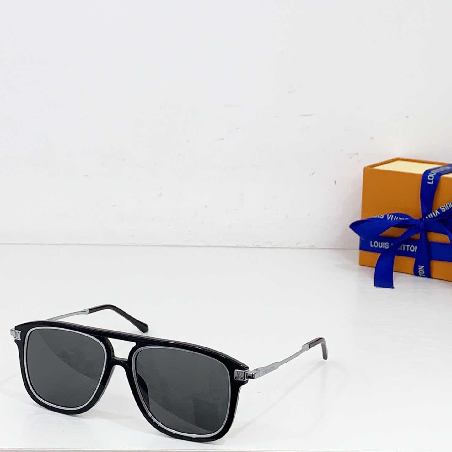 ルイ・ヴィトン「Louis Vuitton」 LEGACY ROUND サングラス