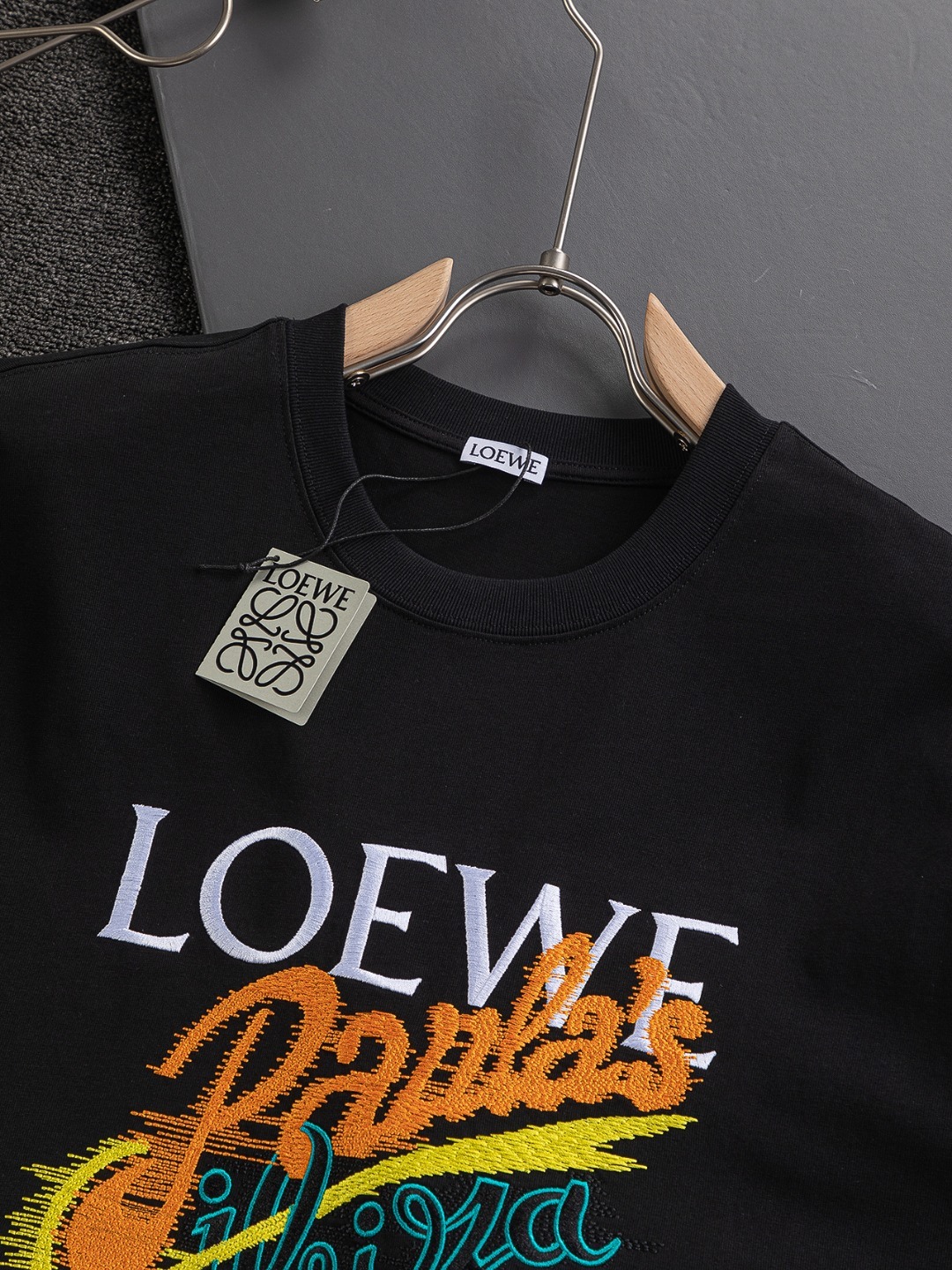 ロエベ「Loewe」マルチカラー レター エンブロイダリー Tシャツ
