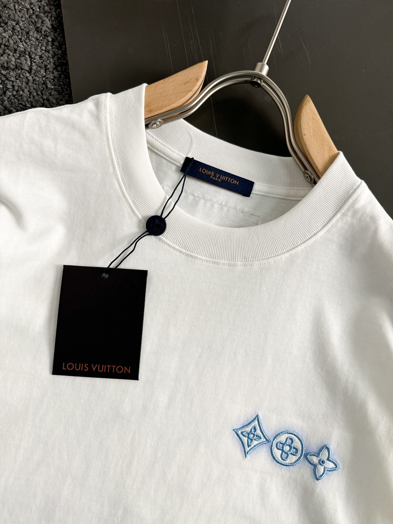 ルイ・ヴィトン「Louis Vuitton」クラウド スプレー エンブロイダリー Tシャツ
