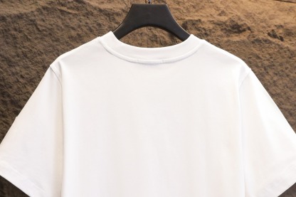 モンクレール「モンクレール」ミニマル ロゴ クルーネックTシャツ-ISETAN PRESTIGE CURATED