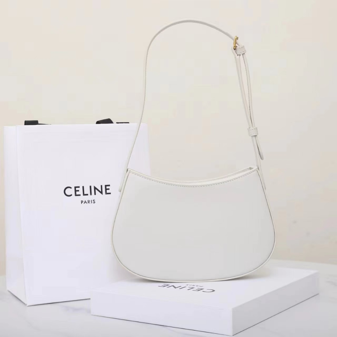 セリーヌ「Celine」Triomphe アンダーアームバッグ