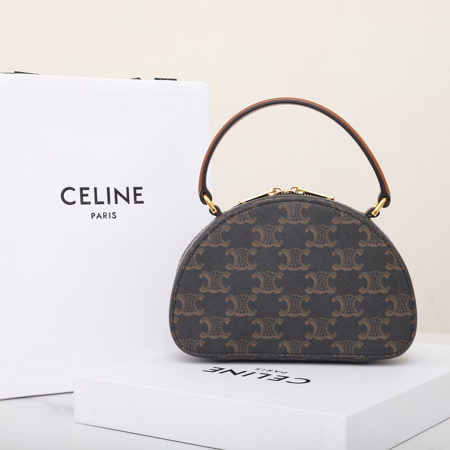 セリーヌ「Celine」Triomphe Canvas ハーフムーンボックスバッグ