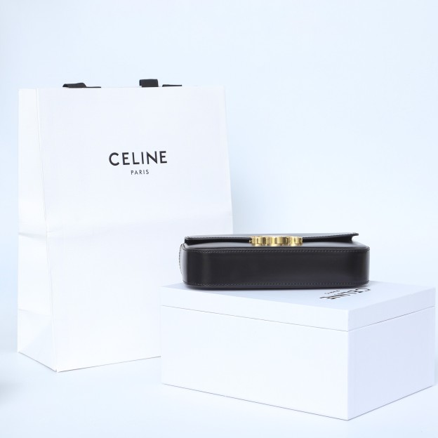 セリーヌ「Celine」Triomphe チェーンショルダーバッグ