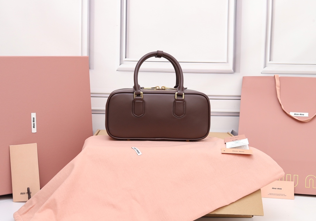 ミュウミュウ「Miu Miu」Matelassé ボウリングバッグ