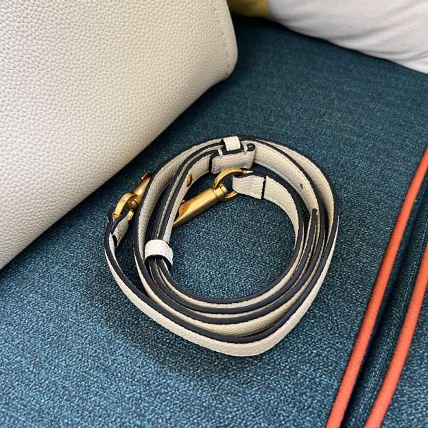 ヴァレンティノ「Valentino」ガラヴァーニ オールタイム レザー ショルダーバッグ