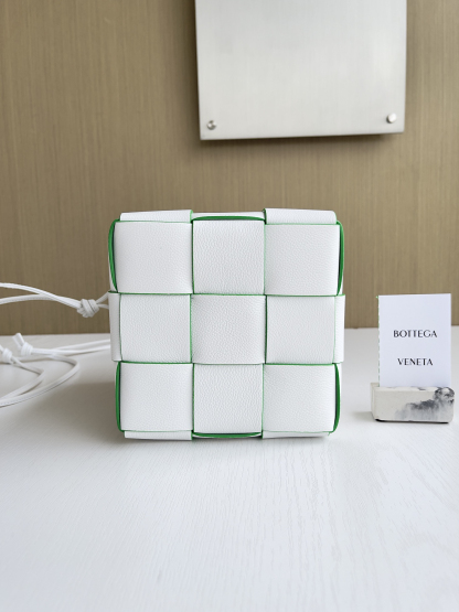 ボッテガ・ヴェネタ「Bottega Veneta」七夕限定 Intrecciato ミニバケットバッグ