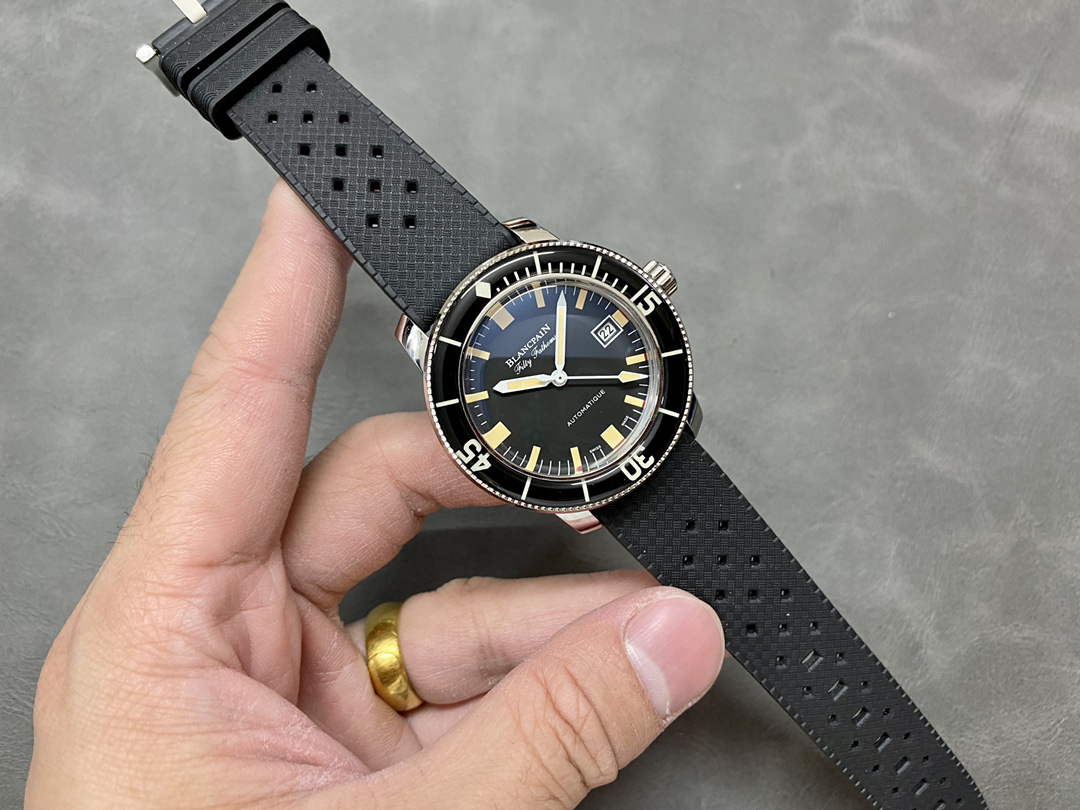 ブランパン「Blancpain」フィフティ・ファゾム バラクーダ自動巻きダイバーズウォッチ40.3mm