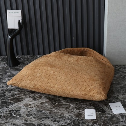 ボッテガ・ヴェネタ「Bottega Veneta」2025年 Hop ラージトートバッグ