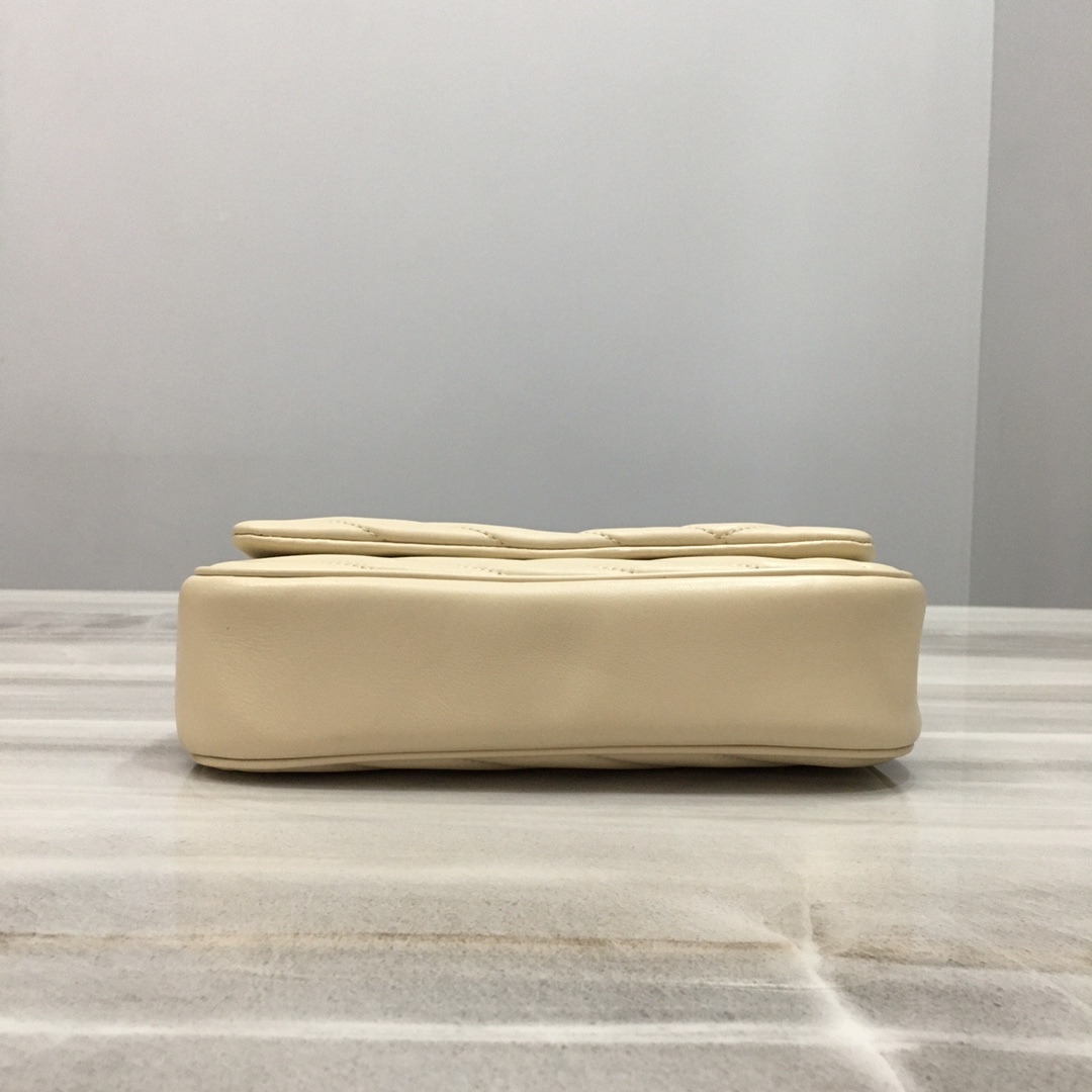 トリー バーチ「Tory Burch」 KIRA 菱目キルティング アンダーアームバッグ