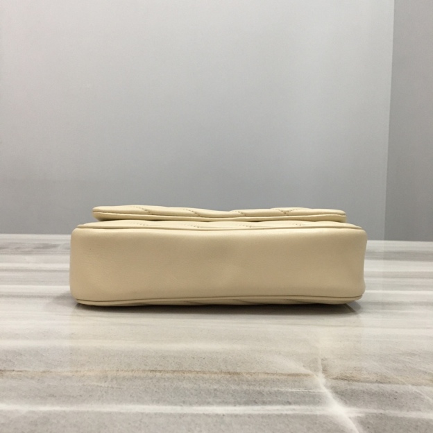 トリー バーチ「Tory Burch」 KIRA 菱目キルティング アンダーアームバッグ