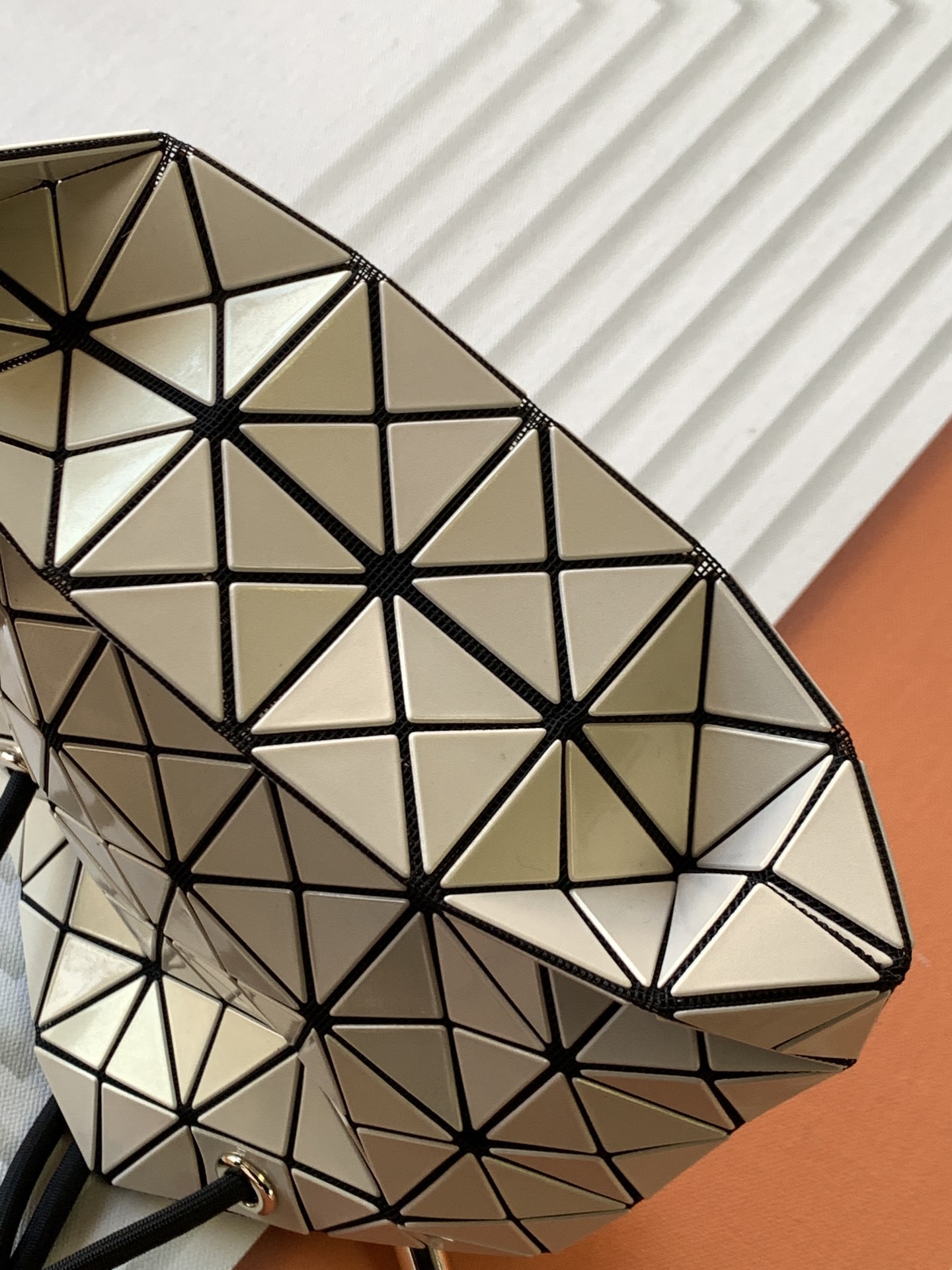 イッセイ・ミヤケ「Issey Miyake」限定 レーザー クリームイエロー ミニ バケットバッグ