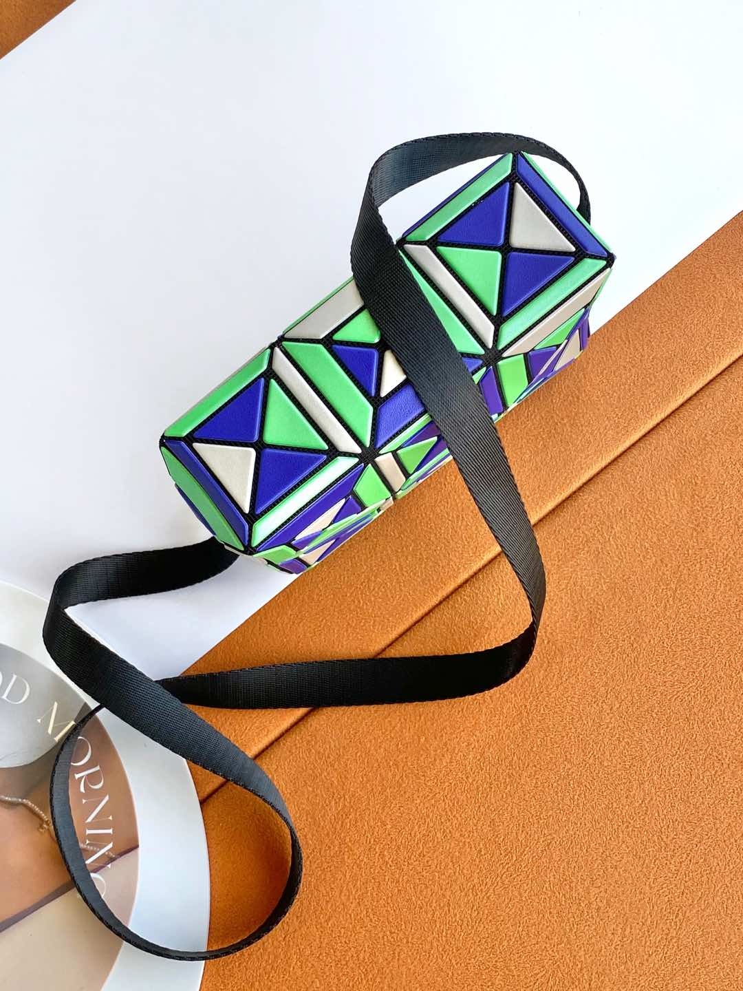 イッセイ・ミヤケ「Issey Miyake」BAO BAO LUCENT 6×6 トートバッグ