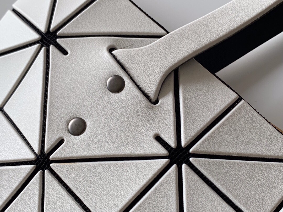 イッセイ・ミヤケ「Issey Miyake」BAO BAO LUCENT 6×6 トートバッグ