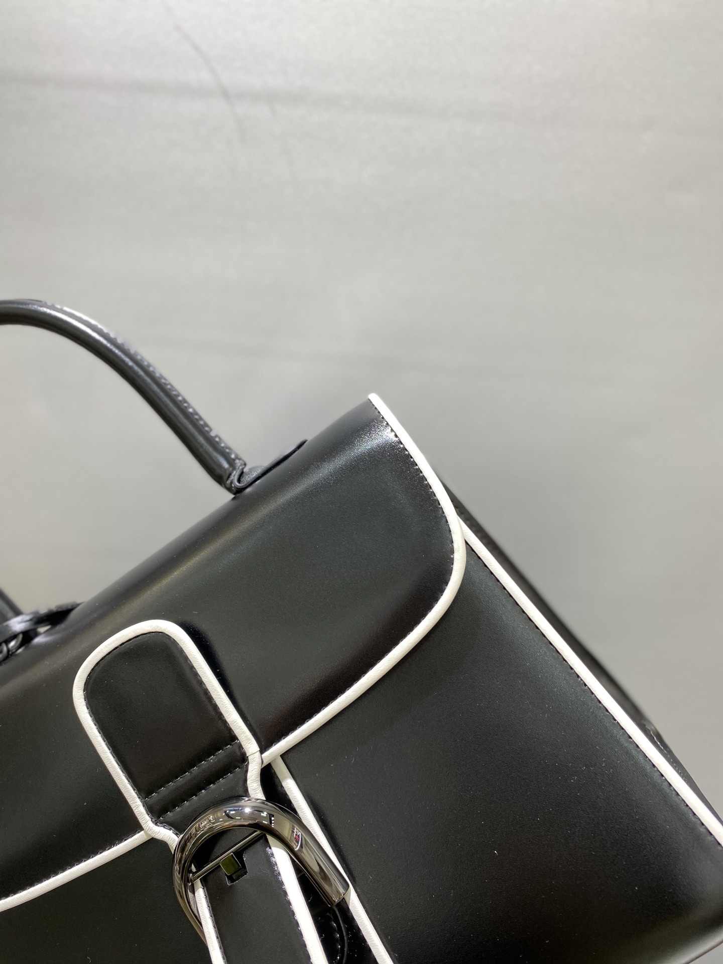 デルヴォー「Delvaux」Brillant シリーズ ハンドバッグ