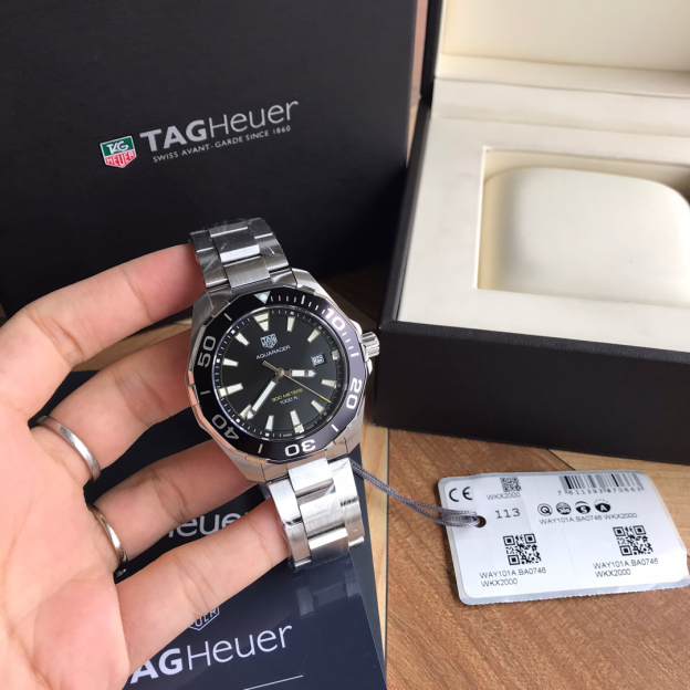 タグ・ホイヤー「TAG Heuer」アクアレーサー クォーツ メンズウォッチ 43mm
