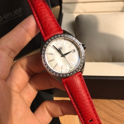 タグ・ホイヤー「TAG Heuer」フォーミュラ1 レディースクォーツ 腕時計35mm