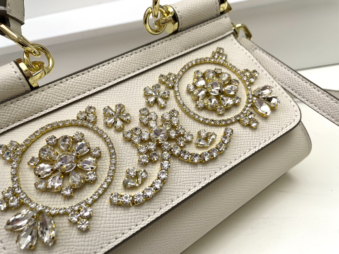 ドルチェ・アンド・ガッバーナ「D&G」クリスタルエンベリッシュド ミニバッグ