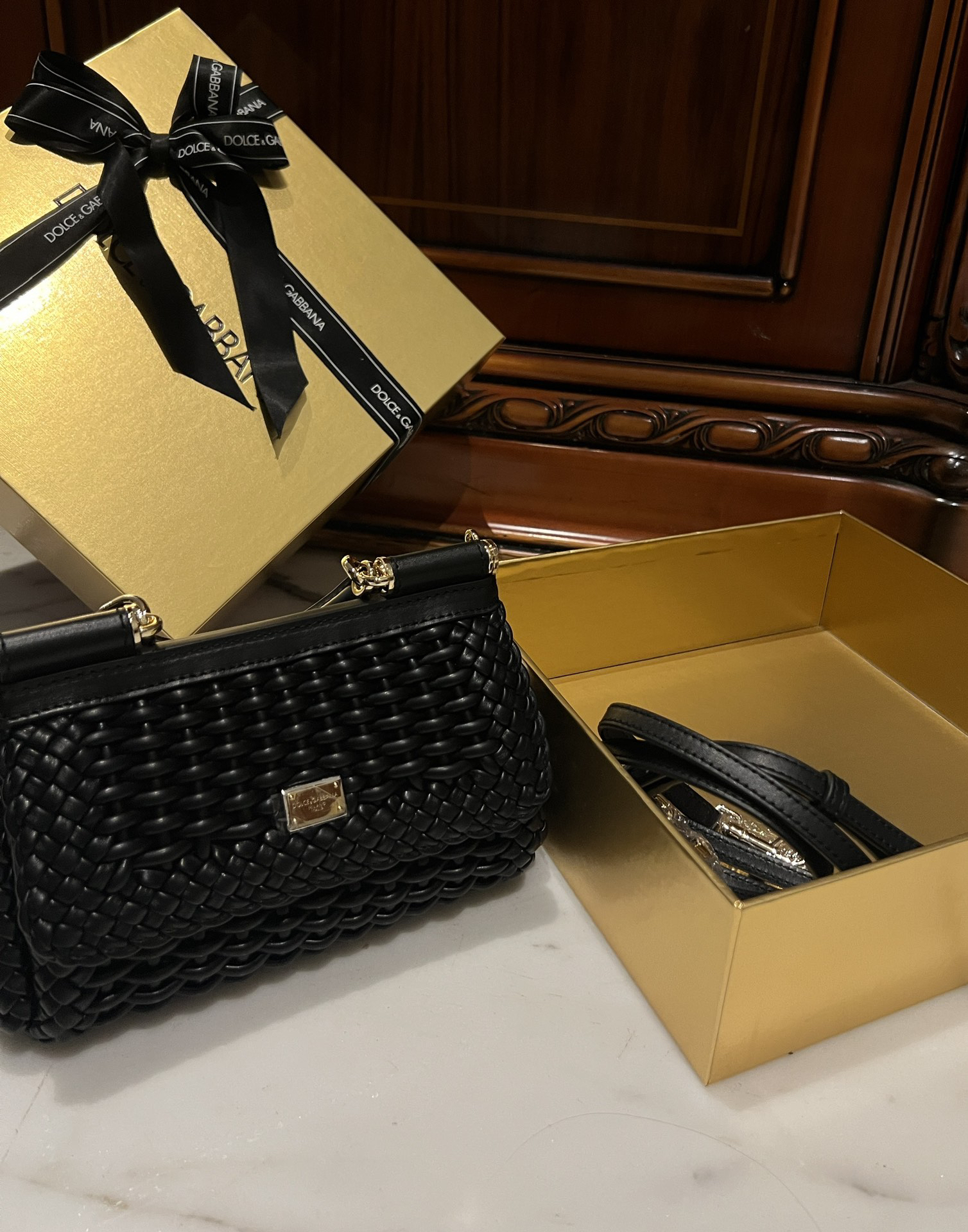 ドルチェ・アンド・ガッバーナ「D&G」コンパクト ロゴ ショルダーバッグ