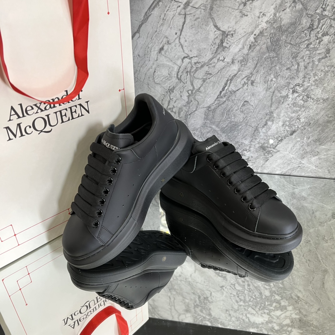 アレキサンダー・マックイーン［Alexander McQueen］Oversized Sneaker "Silk-Gloss Leather" スニーカー