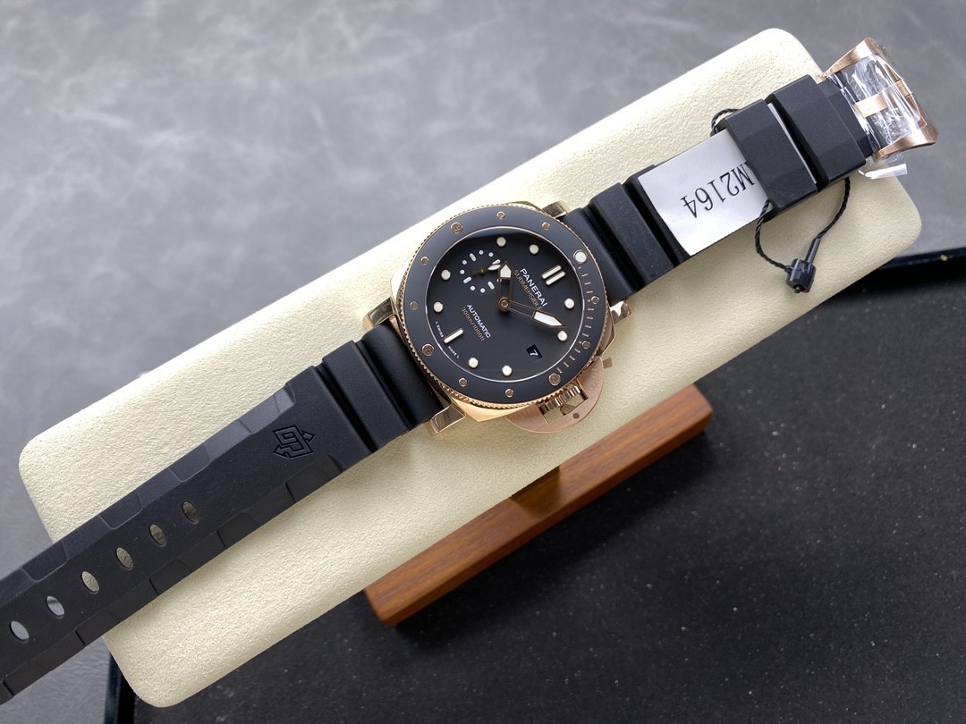 パネライ「Panerai」サブマーシブル ゴールドテック44MM/42MM