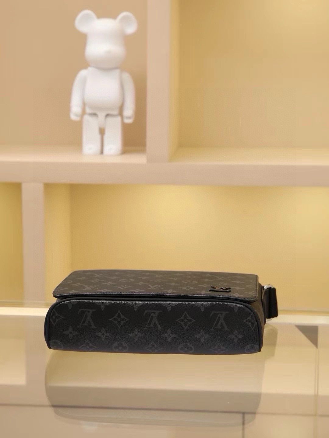 ルイ・ヴィトン「Louis Vuitton」District モノグラム・エクリプス スモール メッセンジャーバッグ