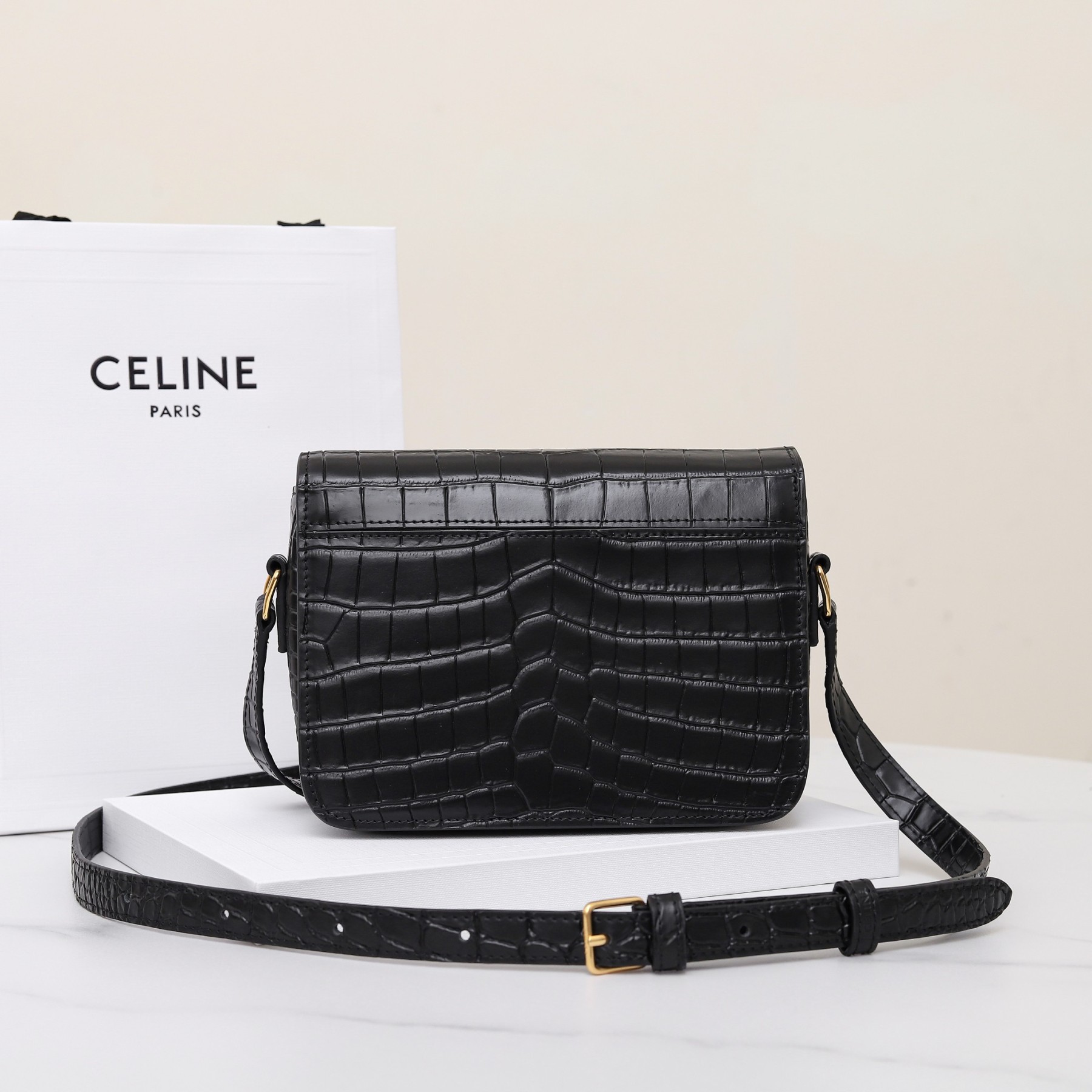 セリーヌ「Celine」クロコダイルエンボス トリアンンフ ショルダーバッグ