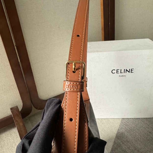 セリーヌ「Celine」エロイーズ・トリアンフ スモールレザーショルダーバッグ