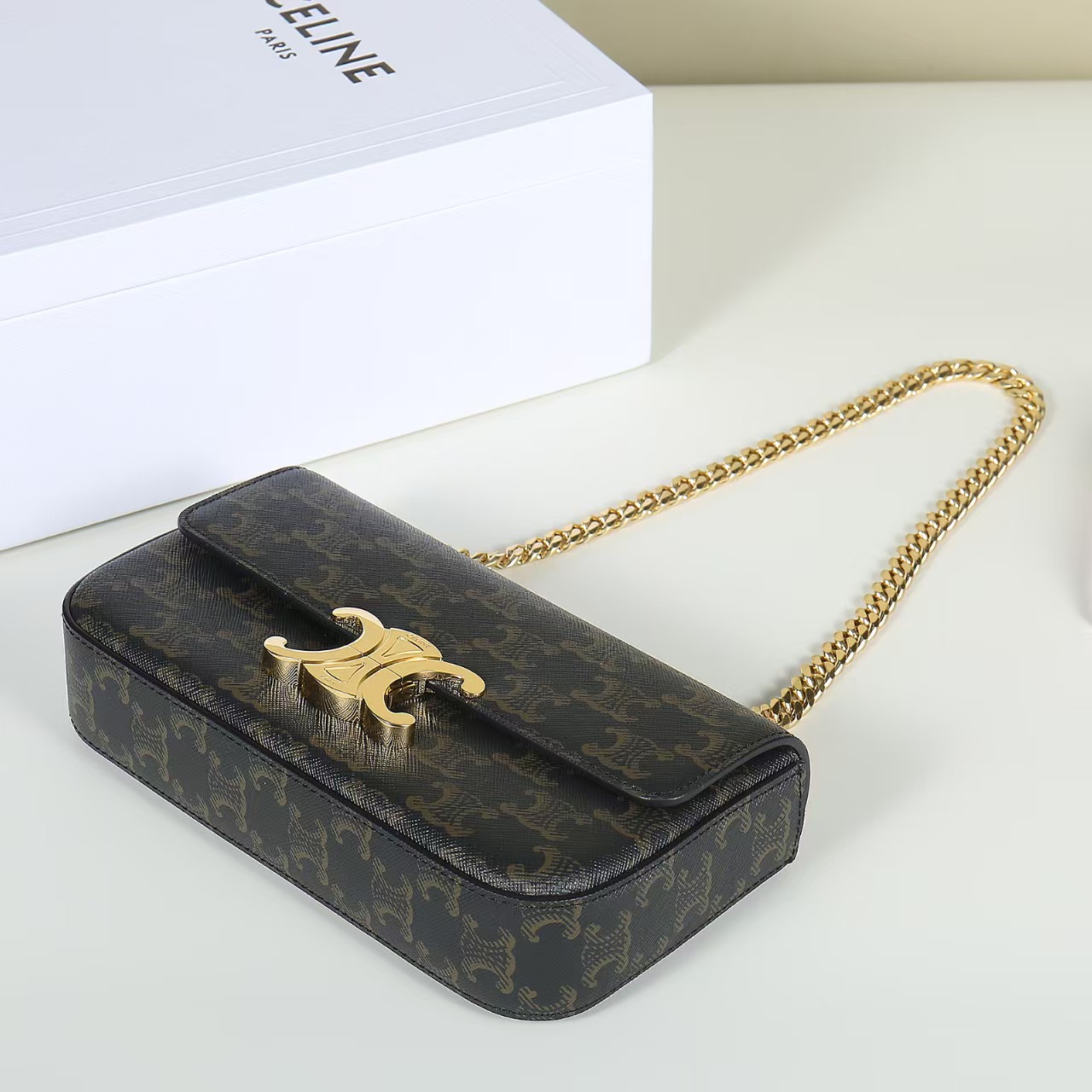 セリーヌ「Celine」 トリアンフ チェーンショルダーバッグ