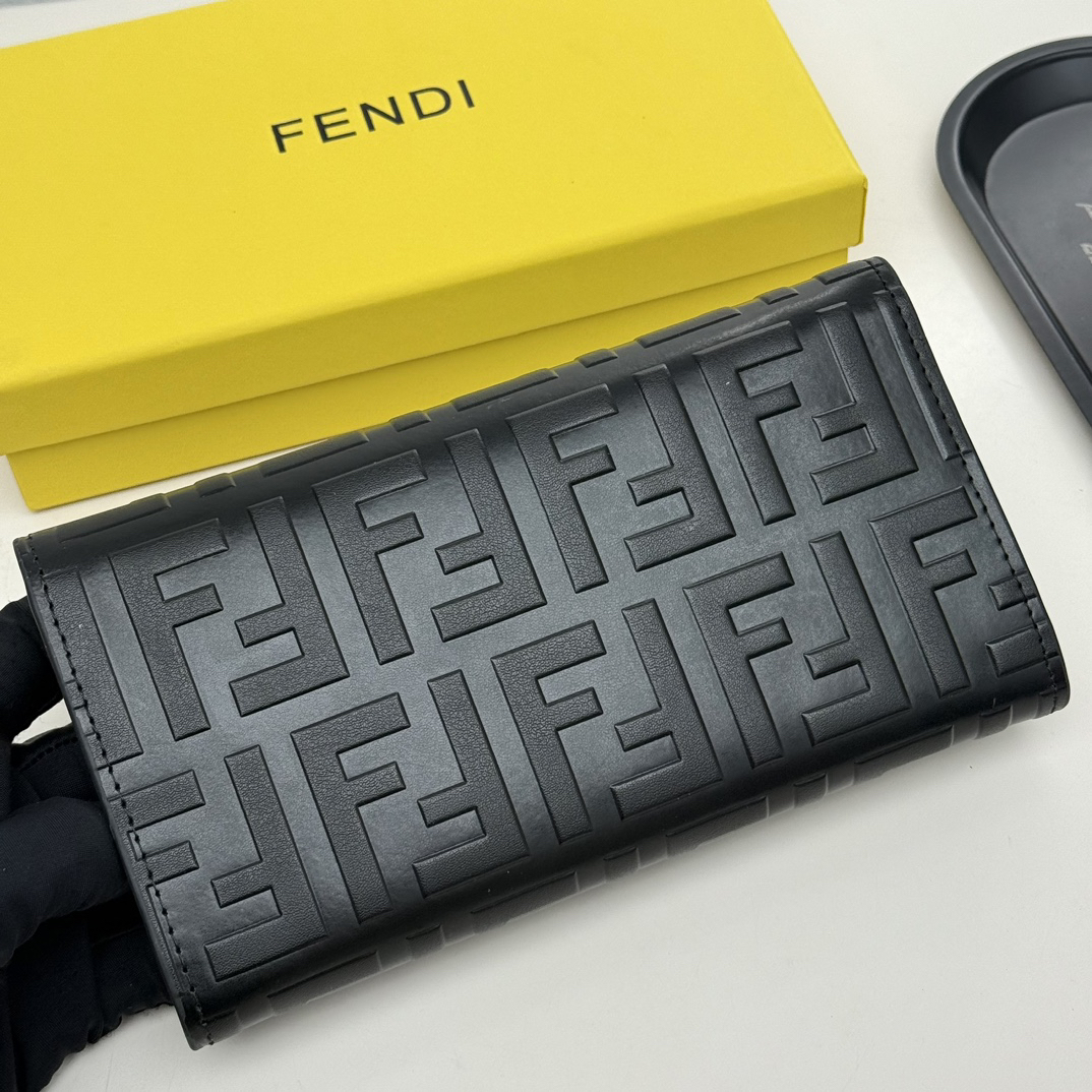 フェンディ「Fendi」マルチファンクション ロング財布