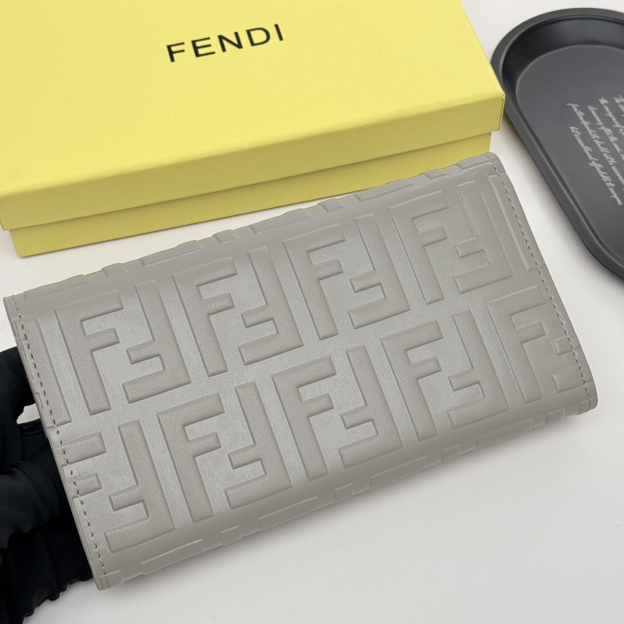 フェンディ「Fendi」マルチファンクション ロング財布