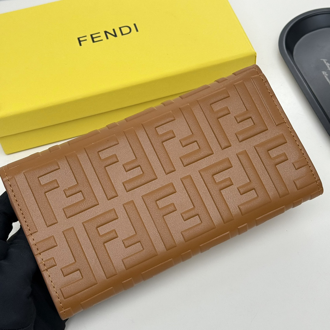 フェンディ「Fendi」マルチファンクション ロング財布