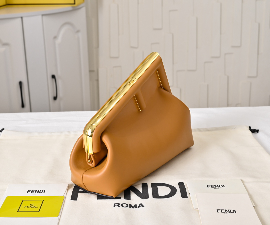 フェンディ「Fendi」 First ハンドバッグ