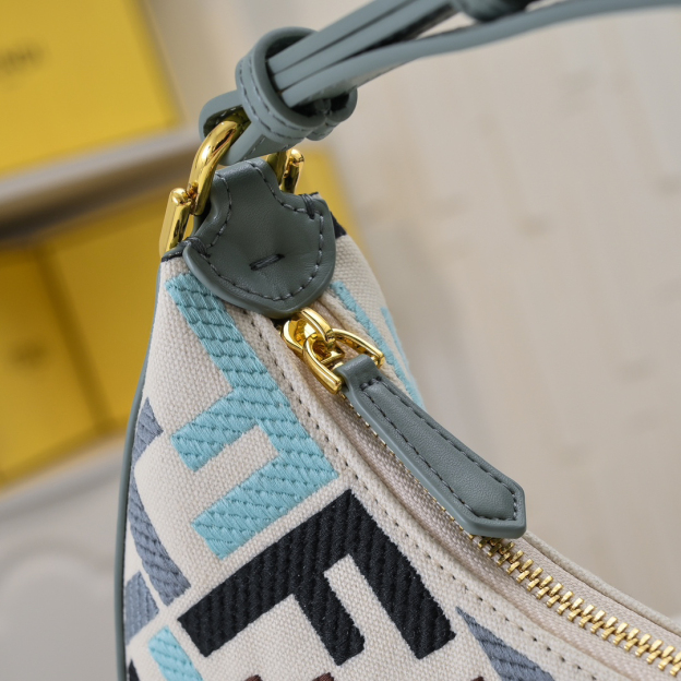 フェンディ「Fendi」Fendigraphy スモール ホボバッグ