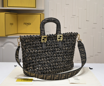 フェンディ「Fendi」FF Tote メディウム ショルダーバッグ