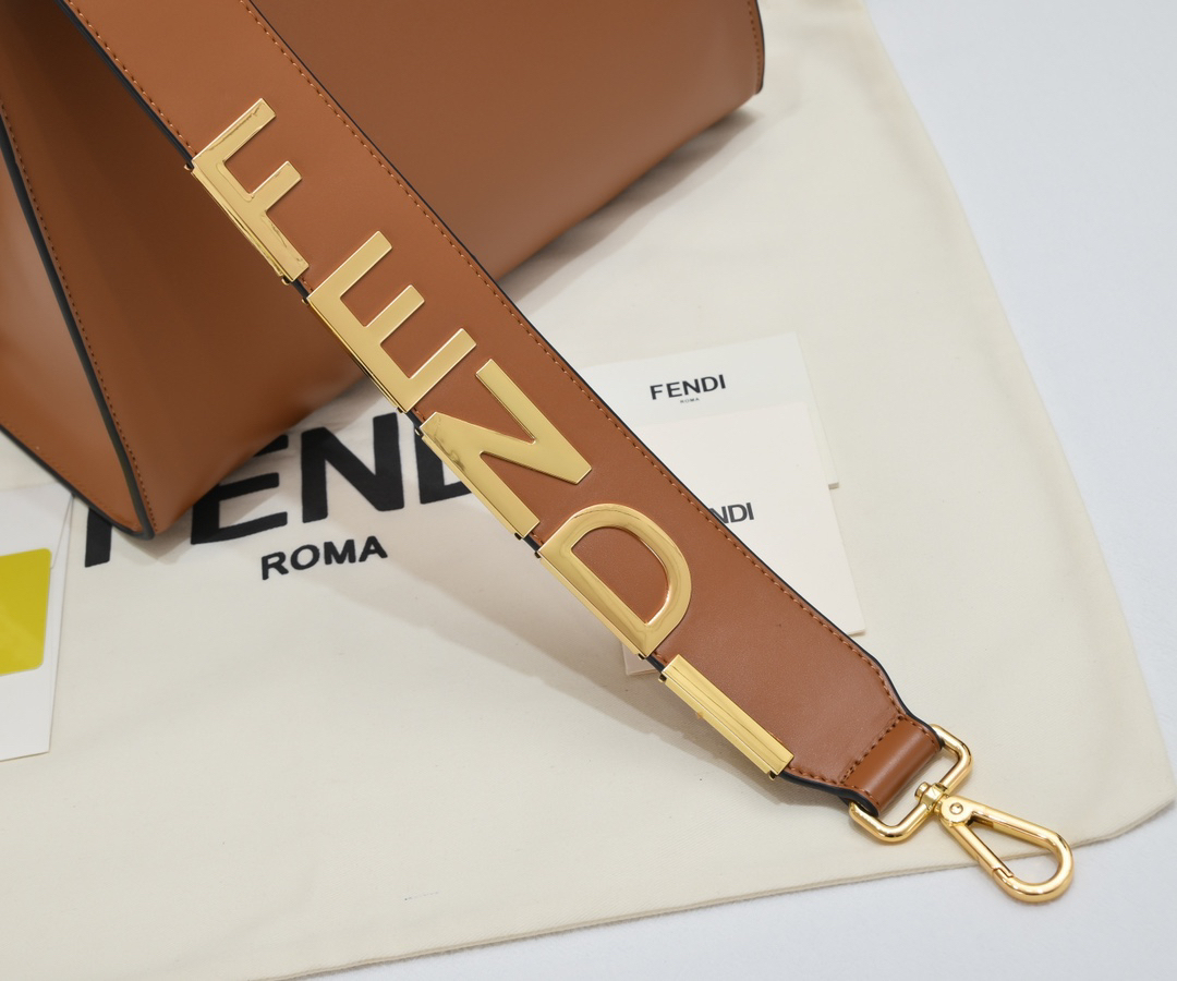 フェンディ「Fendi」Peekaboo X-Lite メディウム ショルダーバッグ