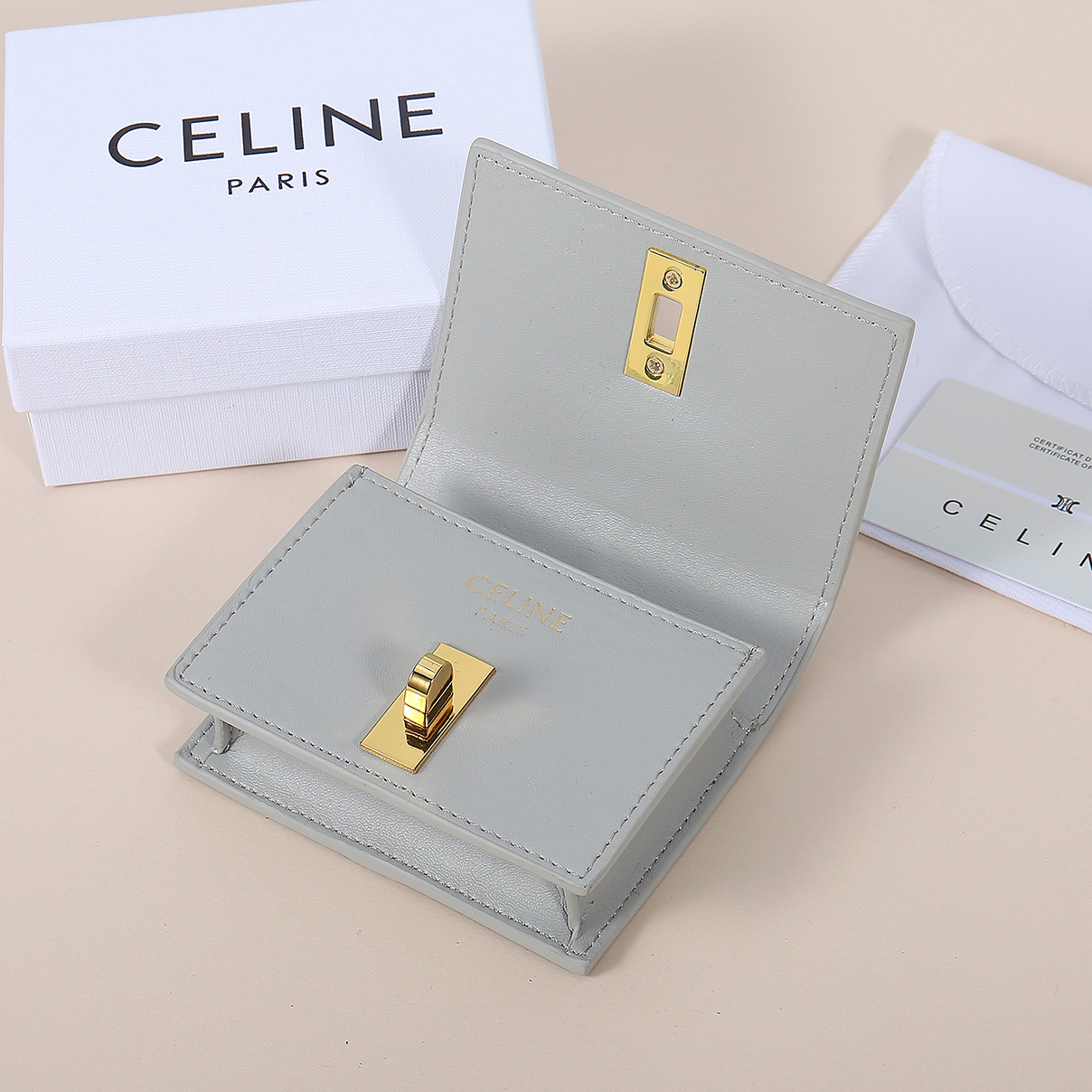 セリーヌ「Celine」 TRIOMPHE フラップカードケース