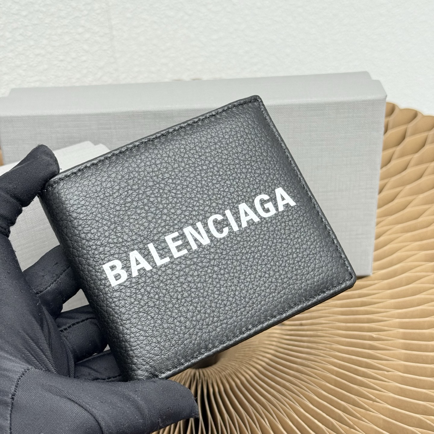 バレンシアガ「Balenciaga」 CASH スクエア折りたたみ財布