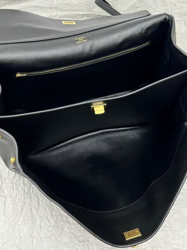 バレンシアガ「Balenciaga」Rodeo クロスボディバッグ