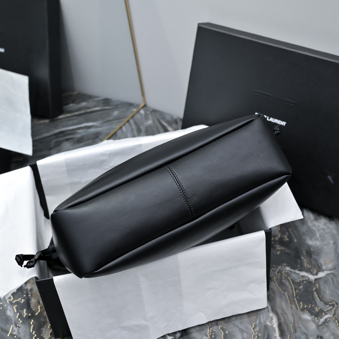 サンローラン「Saint Laurent」‌POCHON ドローストリングバケットバッグ