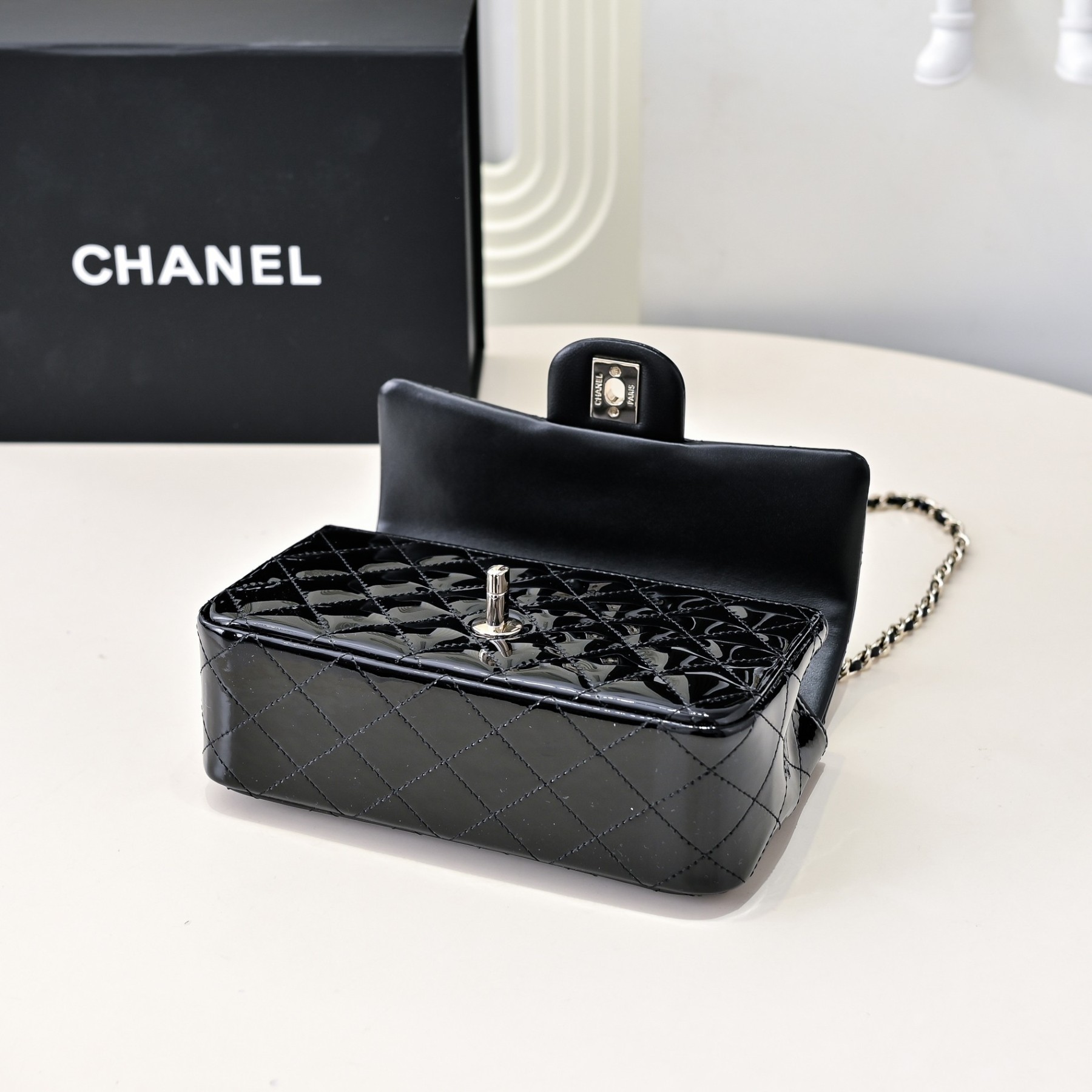 シャネル「Chanel」24SS ラムレザー ブラック チェーンショルダーバッグ レディース ミニバッグ