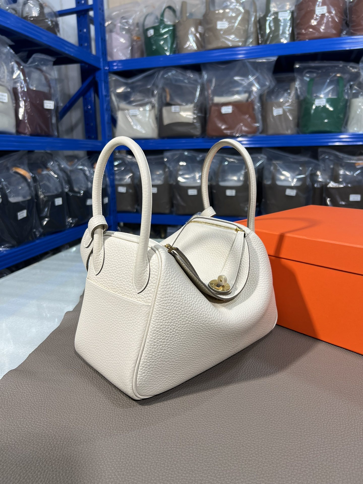 エルメス「Hermès」 Mini Lindy 19 ショルダーバッグ