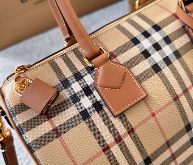 バーバリー「Burberry」Vintage Check Boston Bag